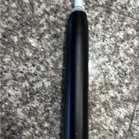 Oral-B iO Series 5 Black Handle with charger - Picture 3 of 4